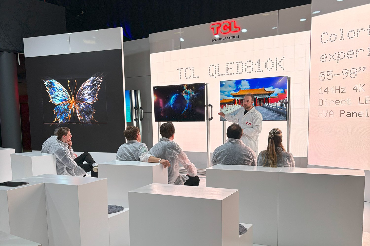 Prisvindende messestand med flytbare tv'er